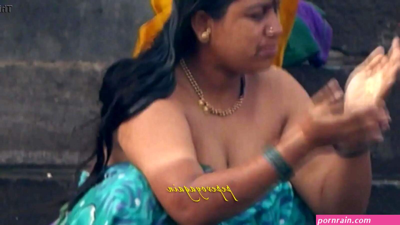 Indian bathing: aunty bathing ghats