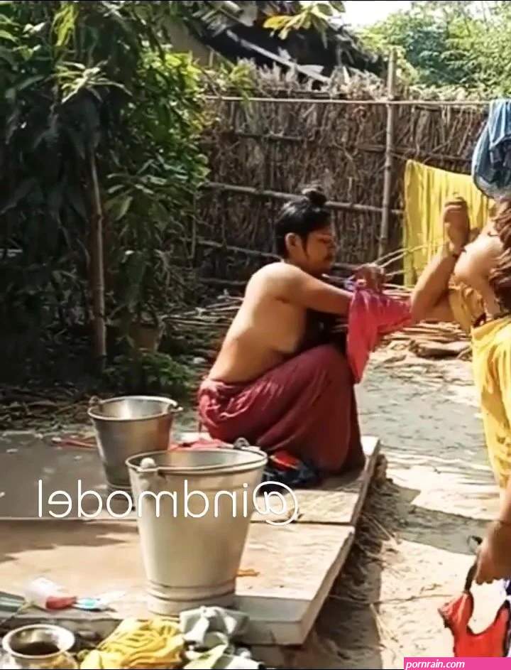 Video: Desi outside bath change