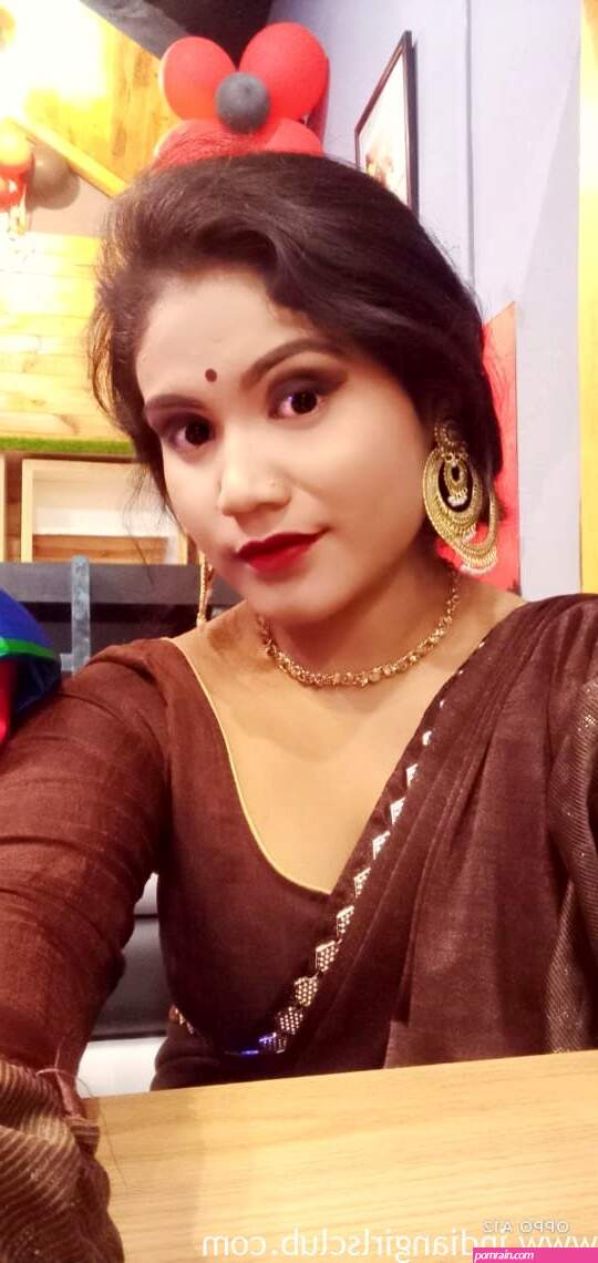 Desi Bhabhi Sari Stripping Sex Showing Big Boobs