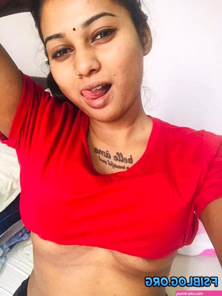 Beautiful Indian gf nude selfies