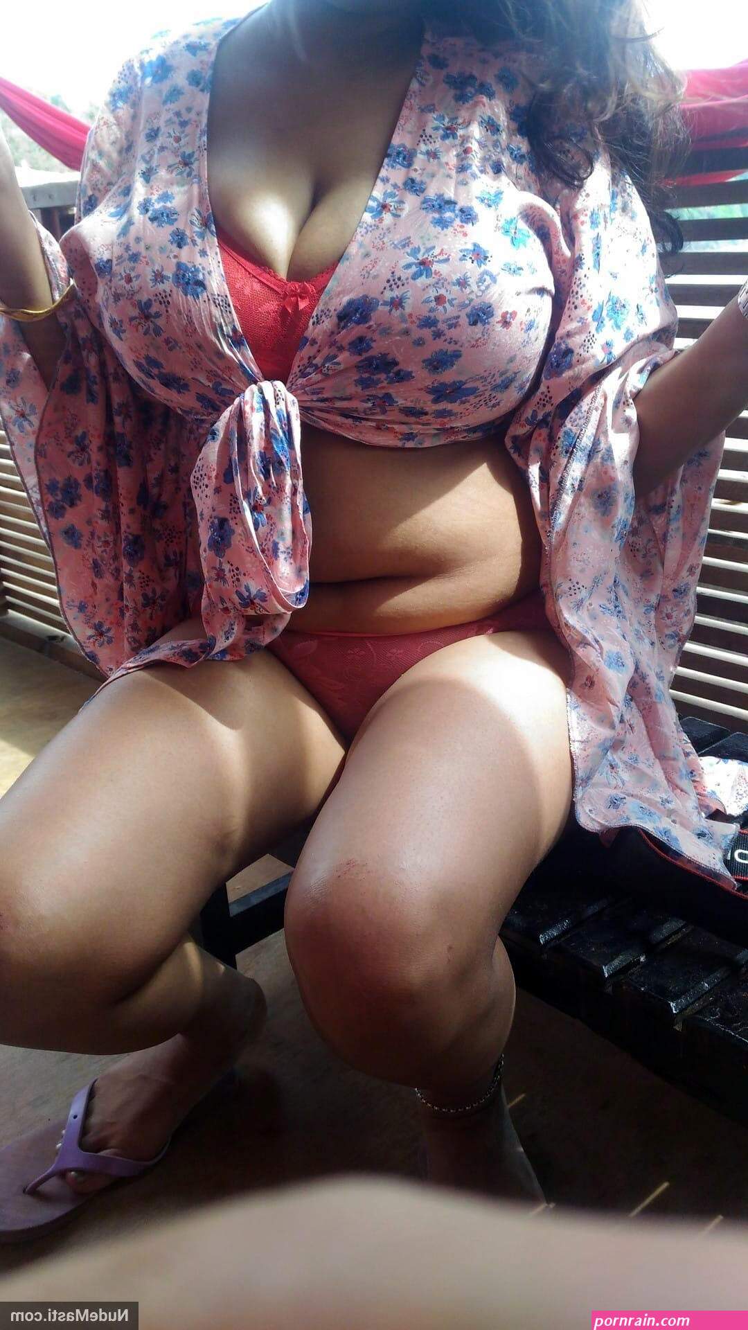Hot Indian Aunty Naked And Enjoying With Lover In Resort