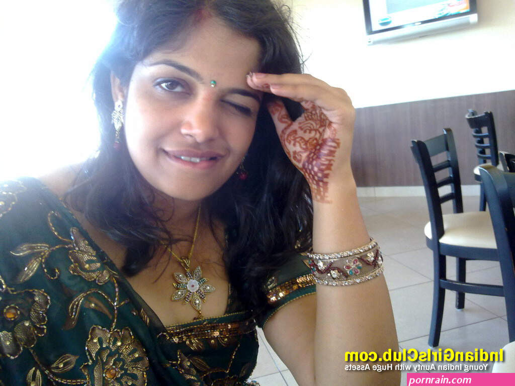 Young Indian Aunty with Huge Assets