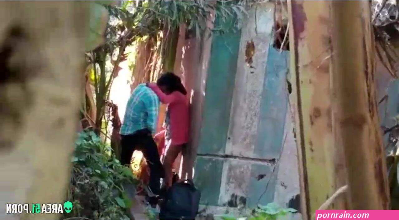 Leaked desi mms. Indian lovers outdoor caught village college teacher fuck coed
