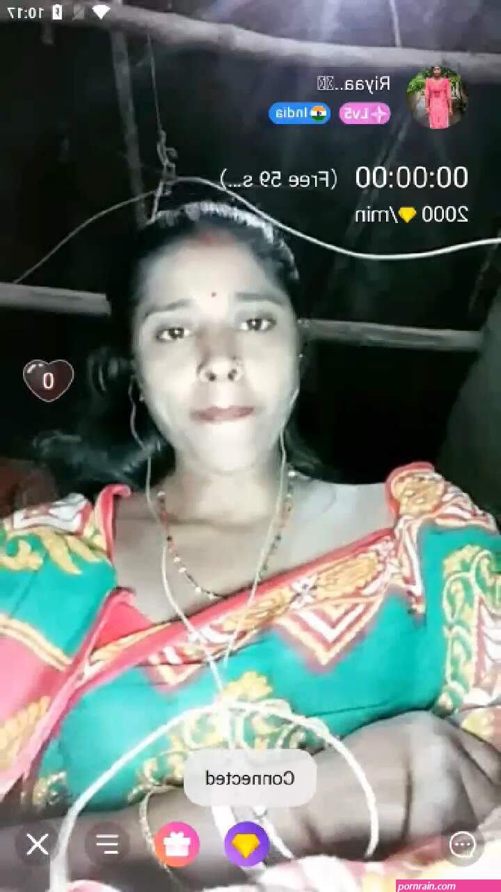 Riyaa showing her boobs on chamet live with face Must Watch