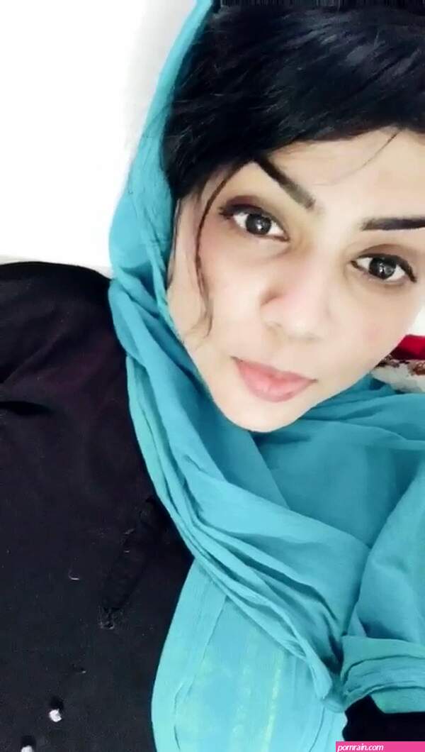 Big boobs NRI Muslim girl nude selfies online