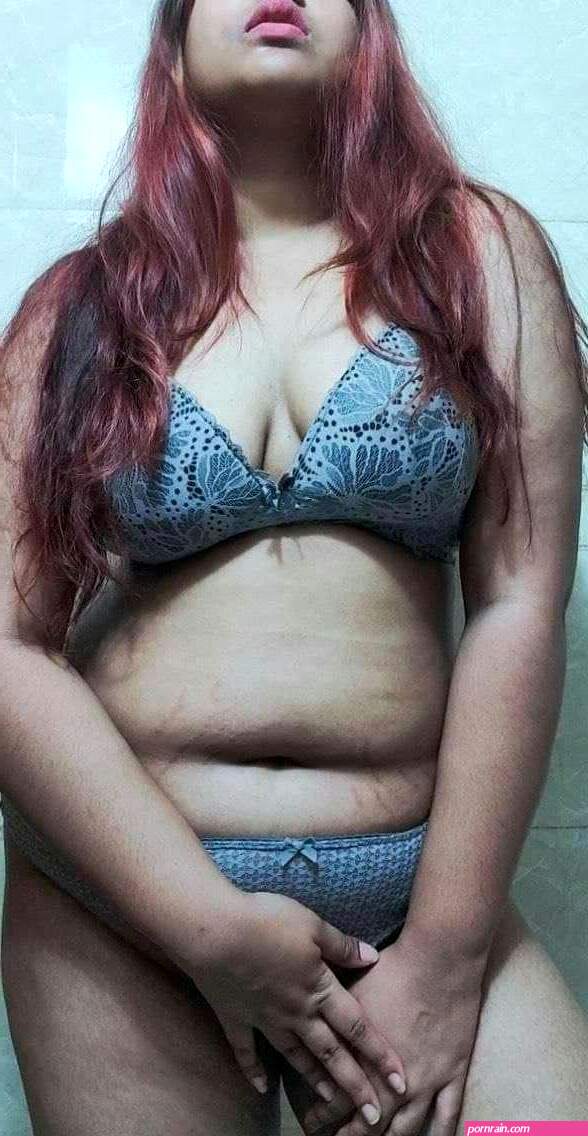 Desi Bangladeshi muslim Girl hot nude collection