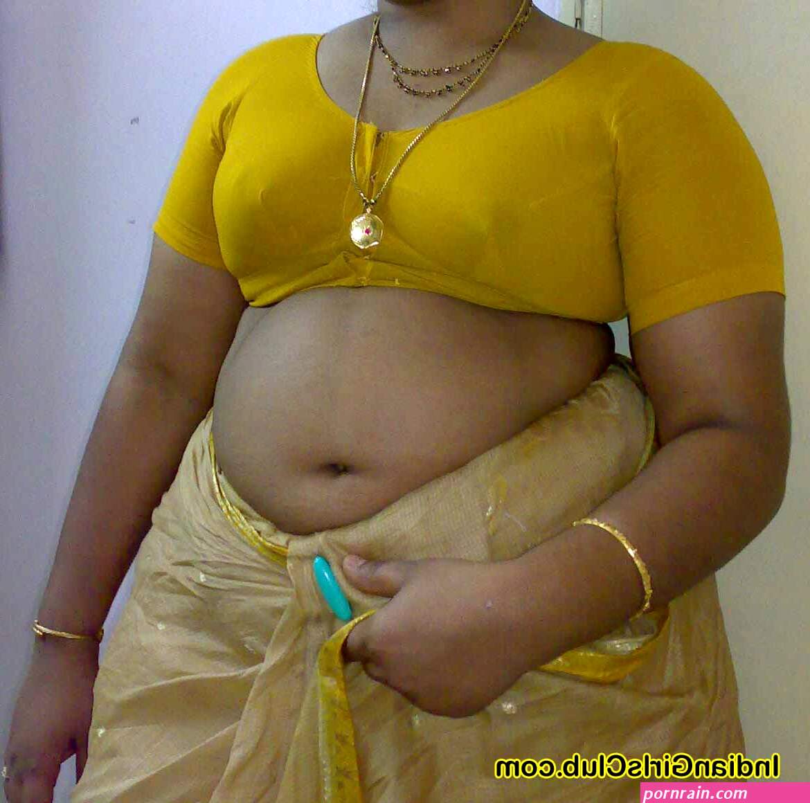 south indian aunty saree navel