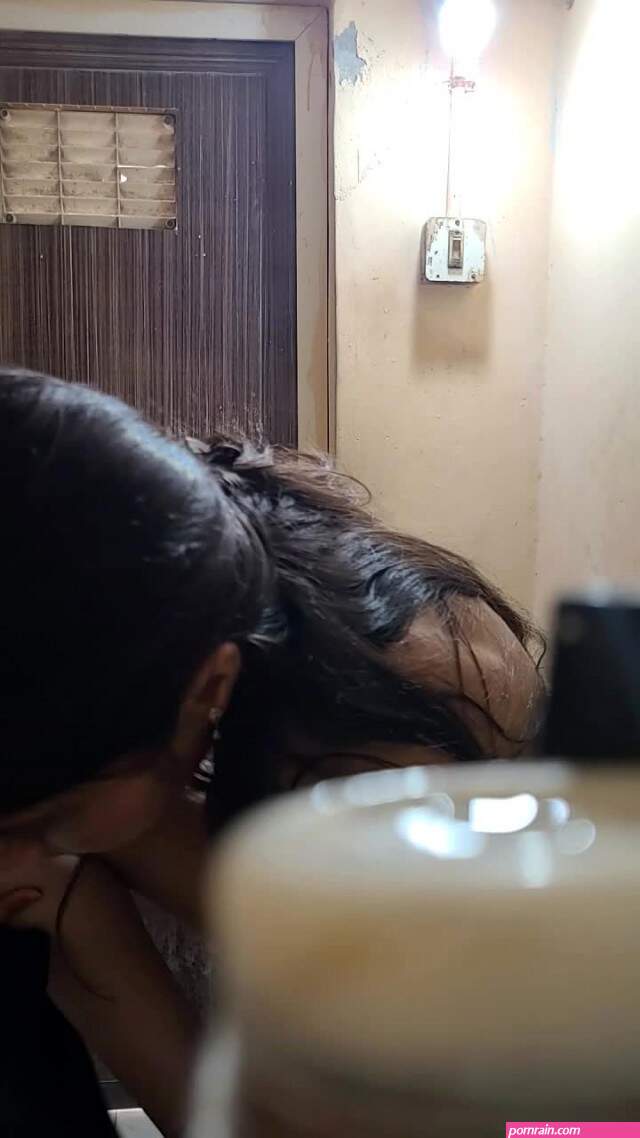 Spy cam in desi sister bathroom part 2 Uknown02