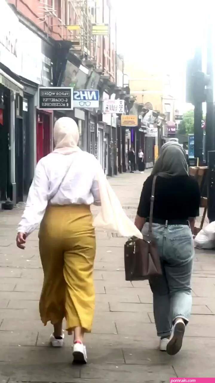 Hijab girls: More Muslim asses walking