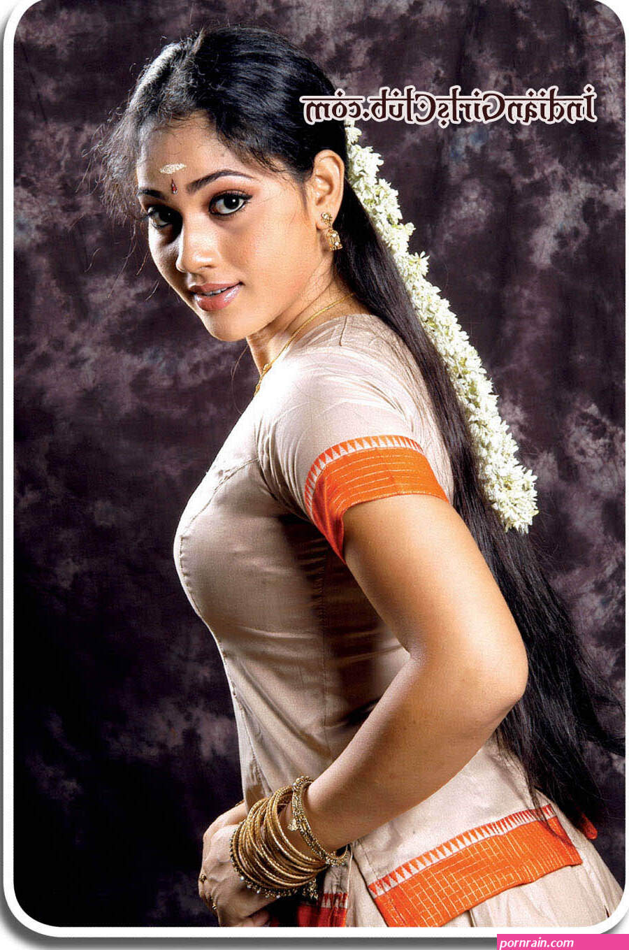 Mallu Girl in Tight Pavada Sattai