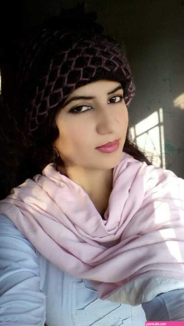 Paki pathan girl cute boobs pics captured during cam sex