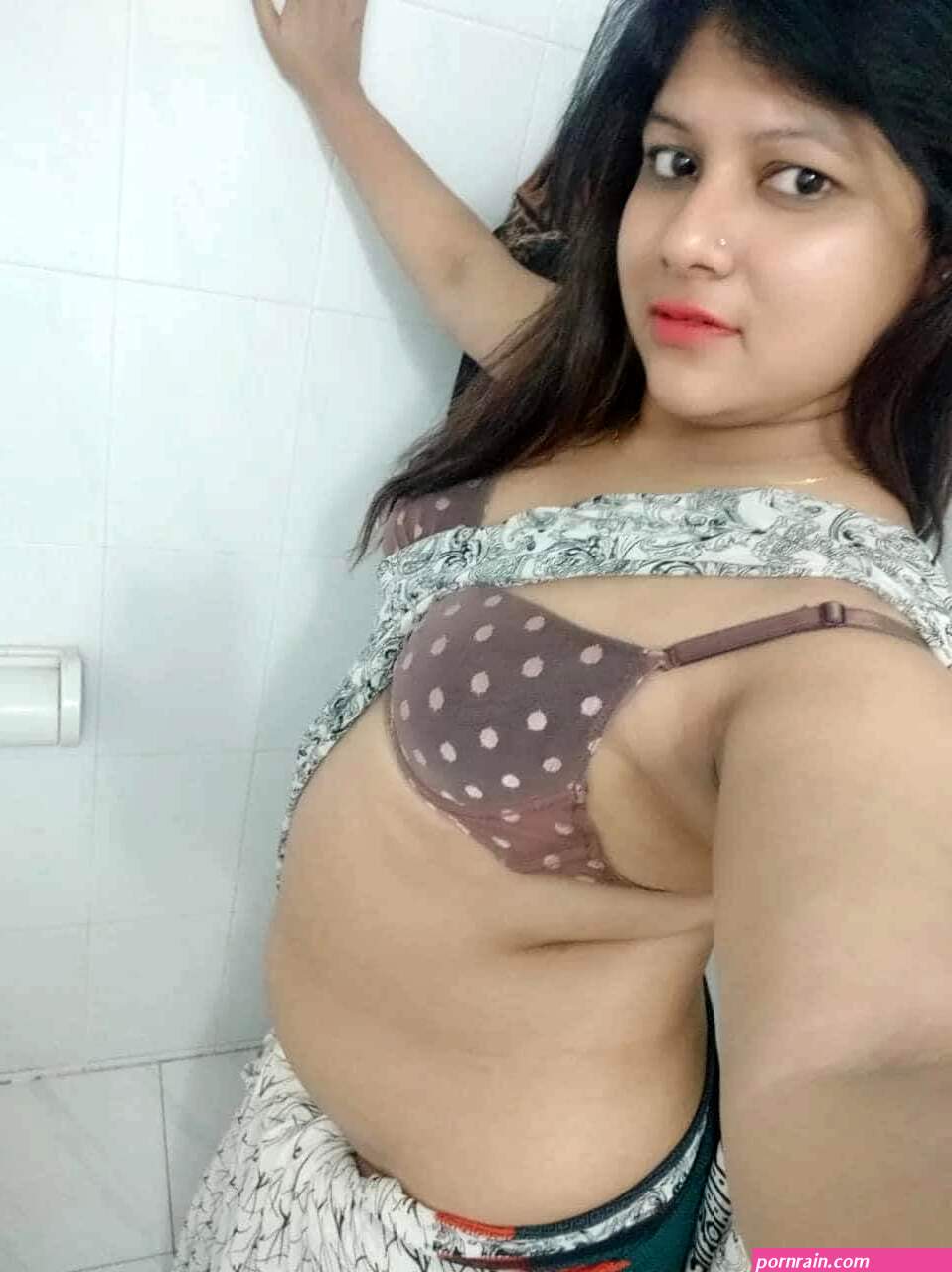 Bangali Horny Aunty Nude Tits Leaked Photos