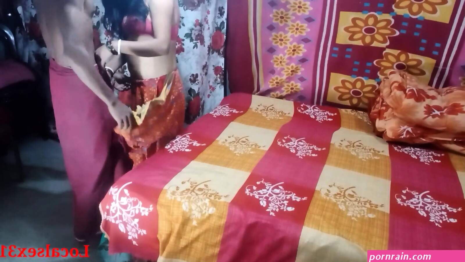 68577783 Indian Housewife Red Saree Fuck Official Video