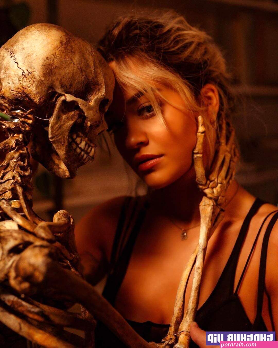 Rita Ora Fappening Topless And Sexy On Thothub