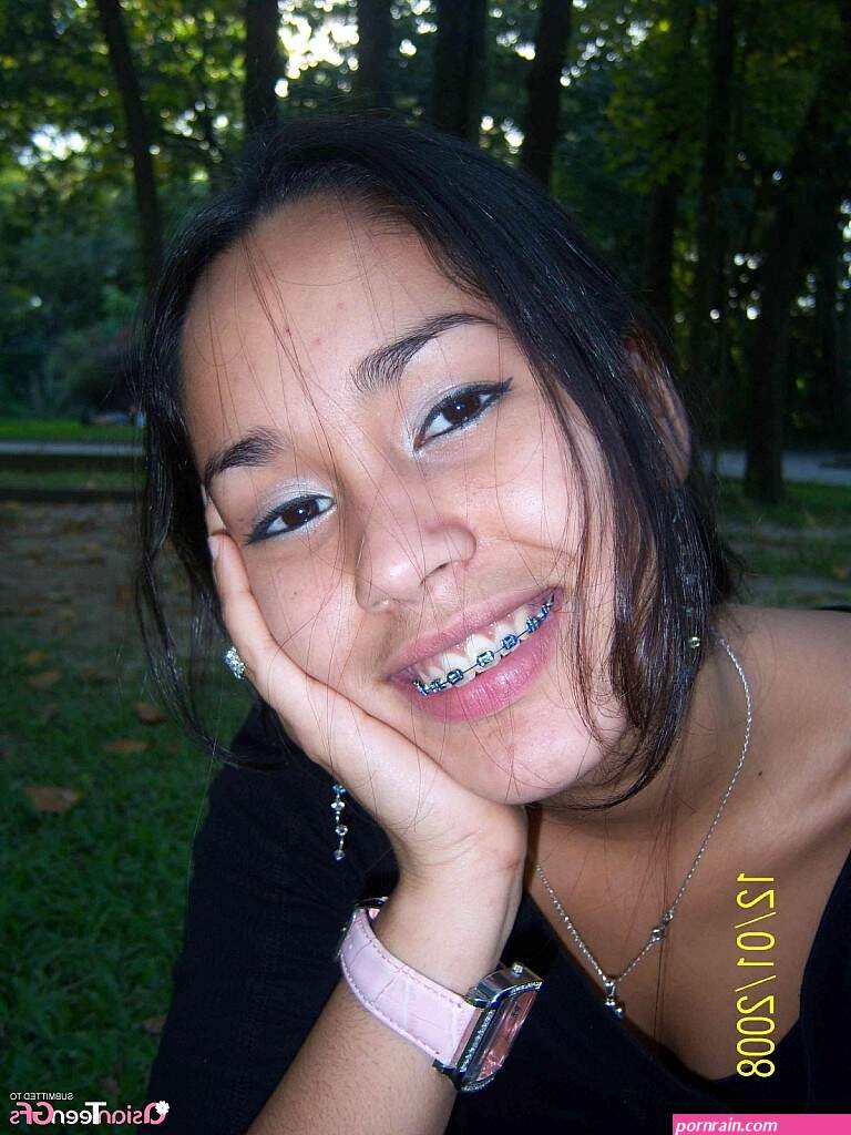 asian girls Cute Indonesian teen poses naked at ones fingertips home
