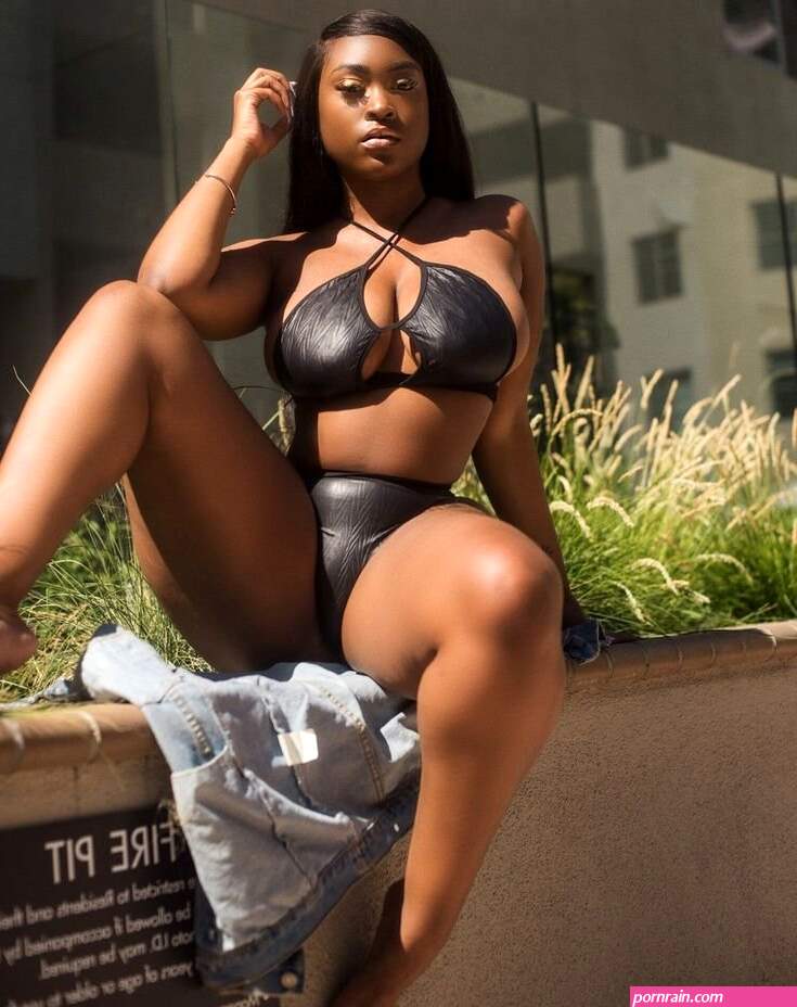 Curvy Black Women