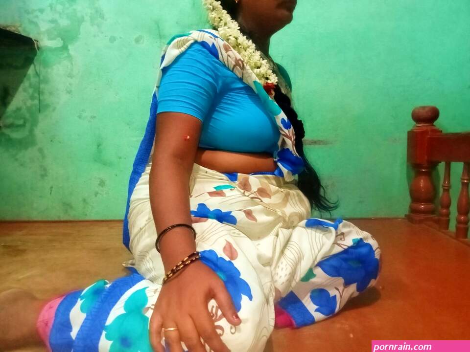 Tamil aunty priyanka pussy show in village home