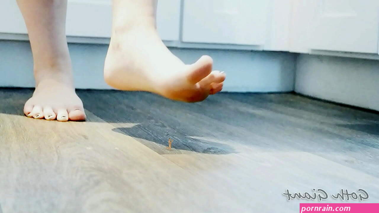 giantess accidental stepping