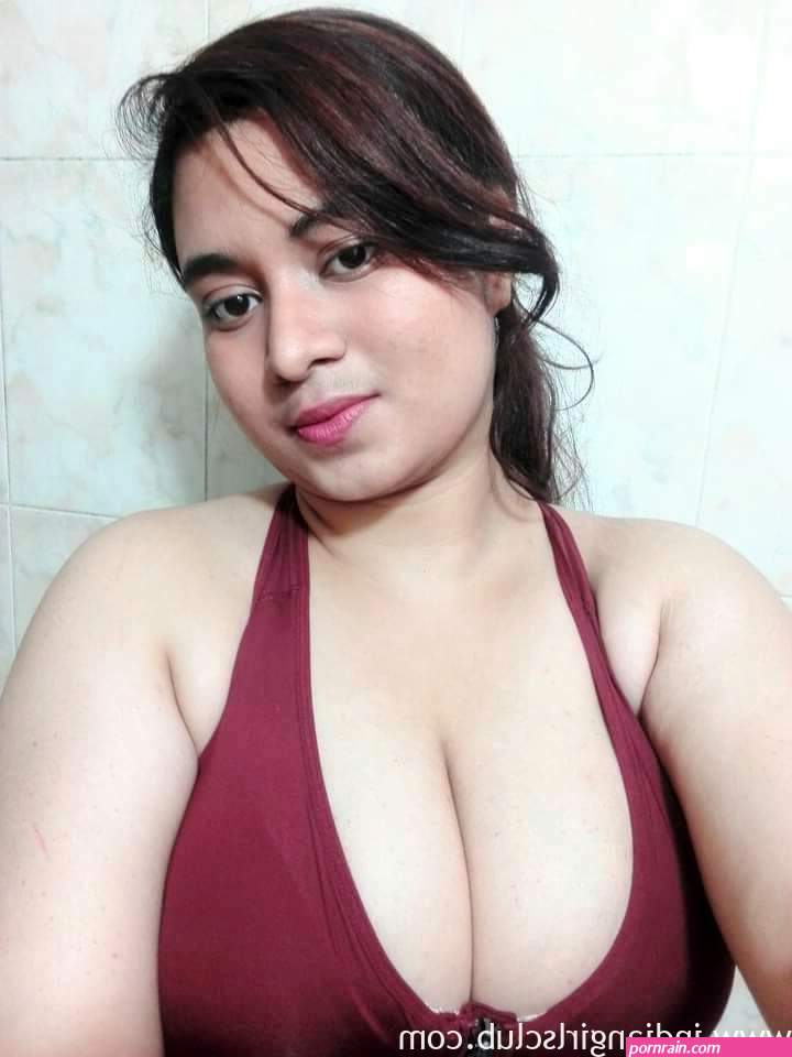 Beautiful Big Boobs Pakistani Girl Mahira Khan