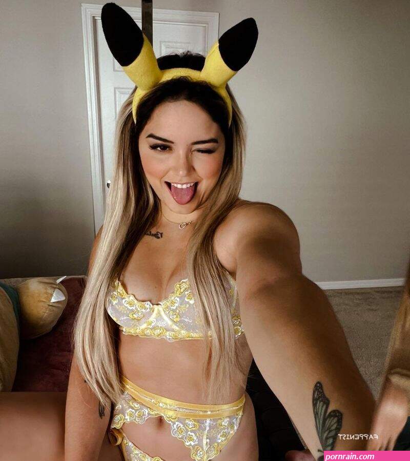 Tay Melo Nude and Sexy Photo Collection