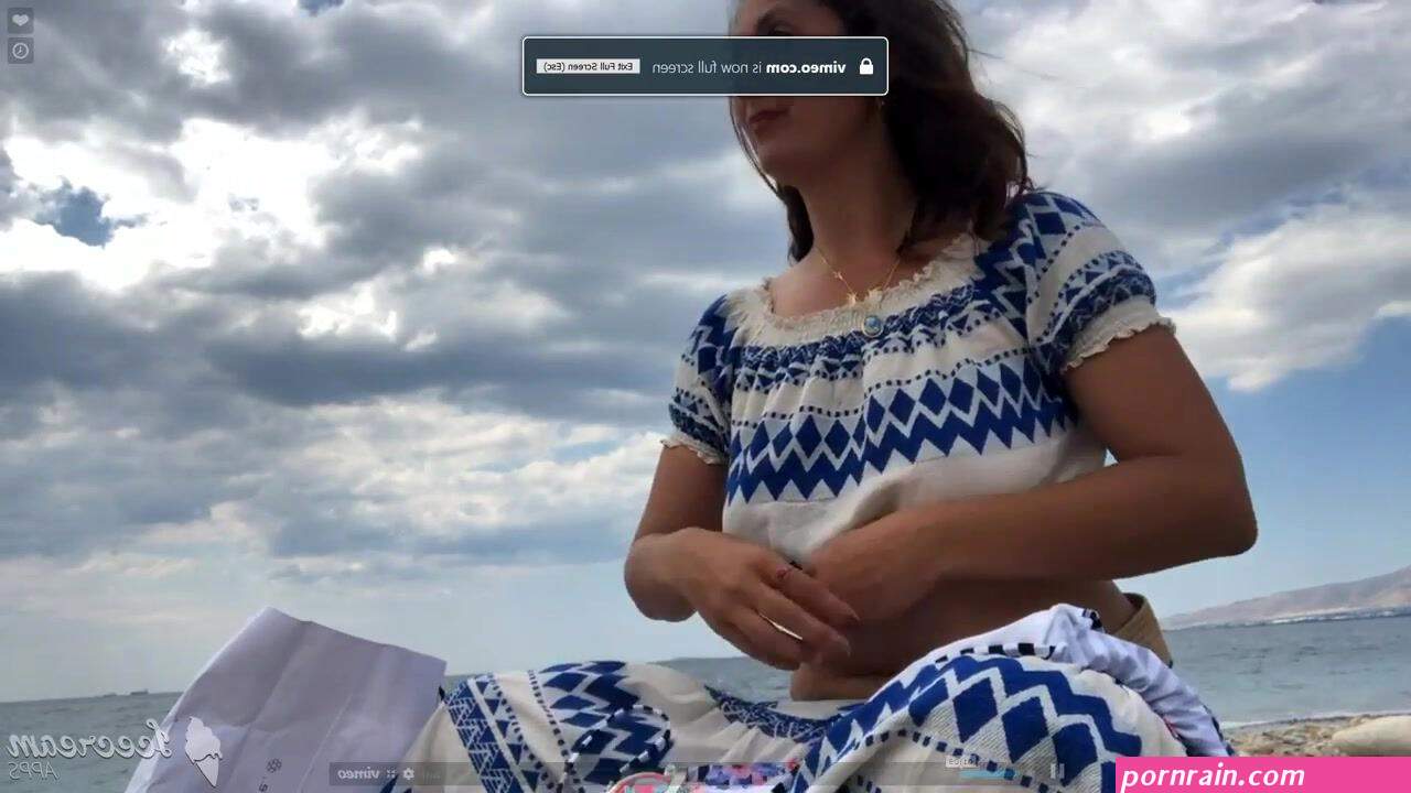 Tsetsi tits on the beach