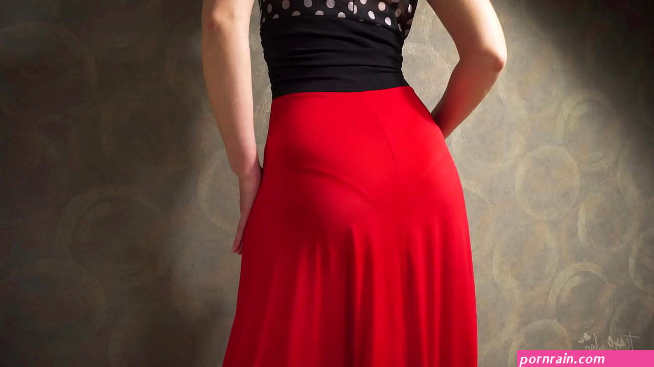 Hot Milf In Tight Dress Teasing Visible Panty Line