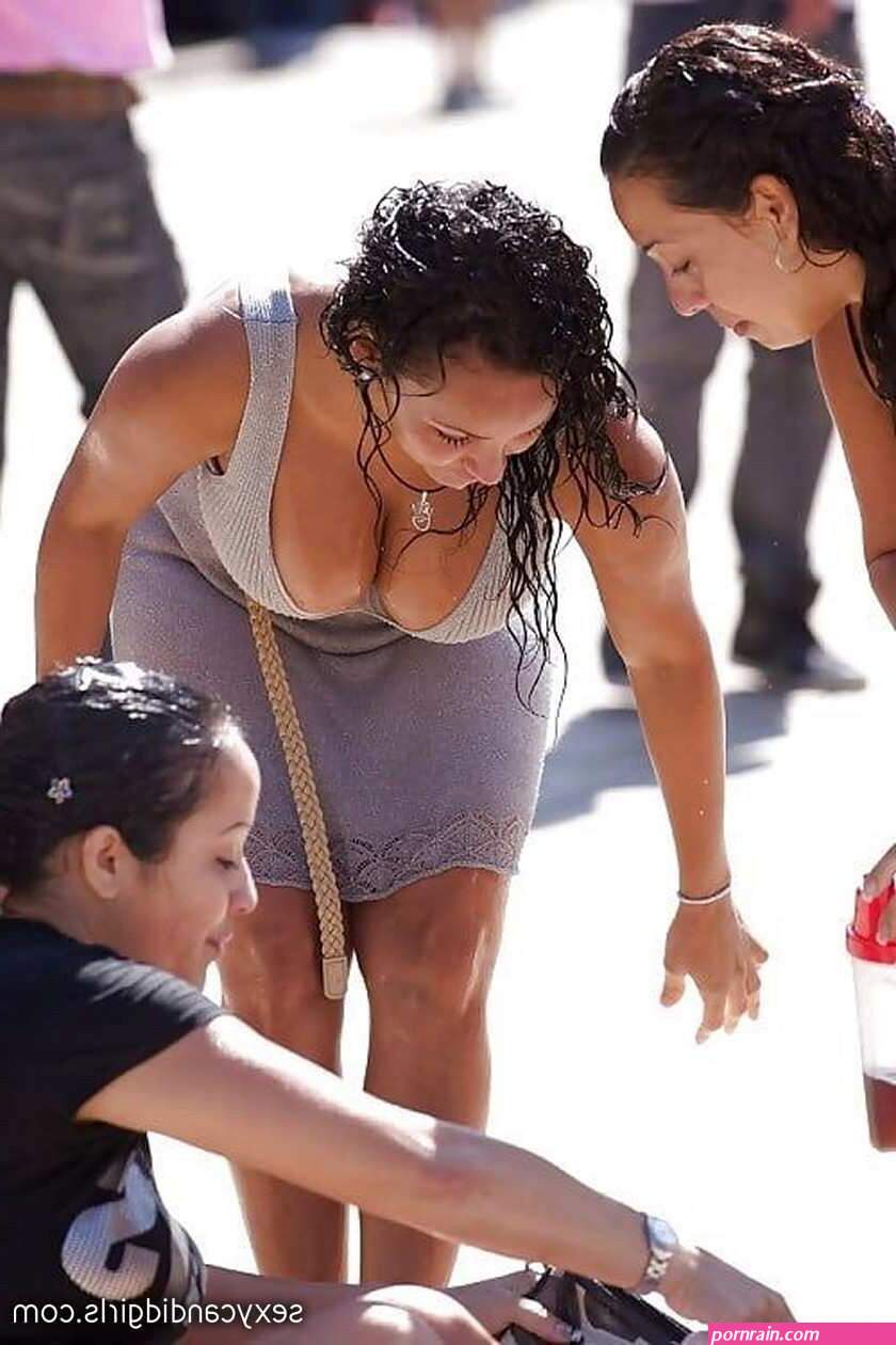 Huge Boobs Woman Candid Downblouse