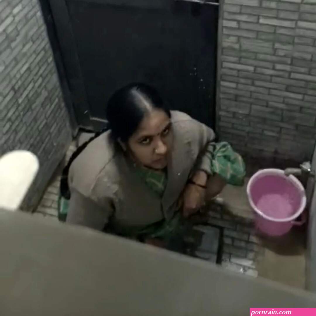 Hidden piss aunty