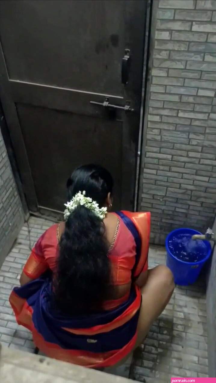 Hit list: Saree Aunty Toilet Spy piss