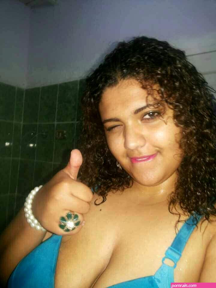 Desi hot chubby girl semi nude photos