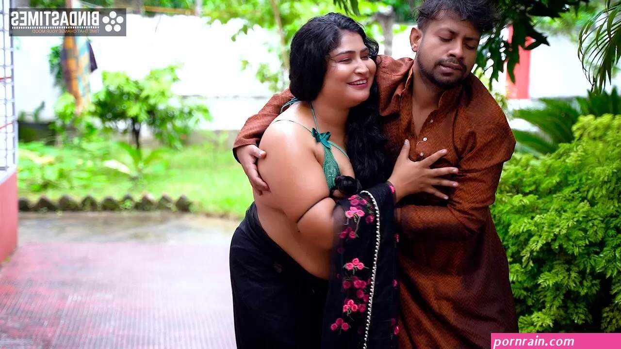 Desi Komal Bhabhi Ke Bade Bade Doodh Dekh Fisal Gaya Dewarji Hindi Audio watch online