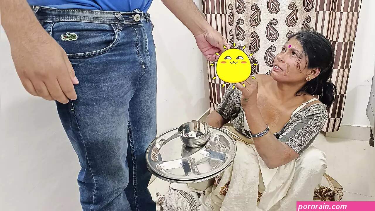 Bartan bechne Vali aunty ko pata kar Malik ne khub ghapa ghap choda watch online