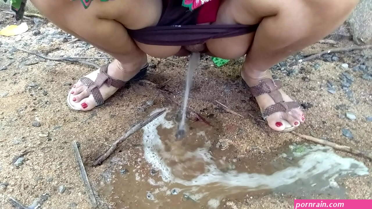 Desi Indian Bhabhi Outdoor Public Pissing Video Compilation