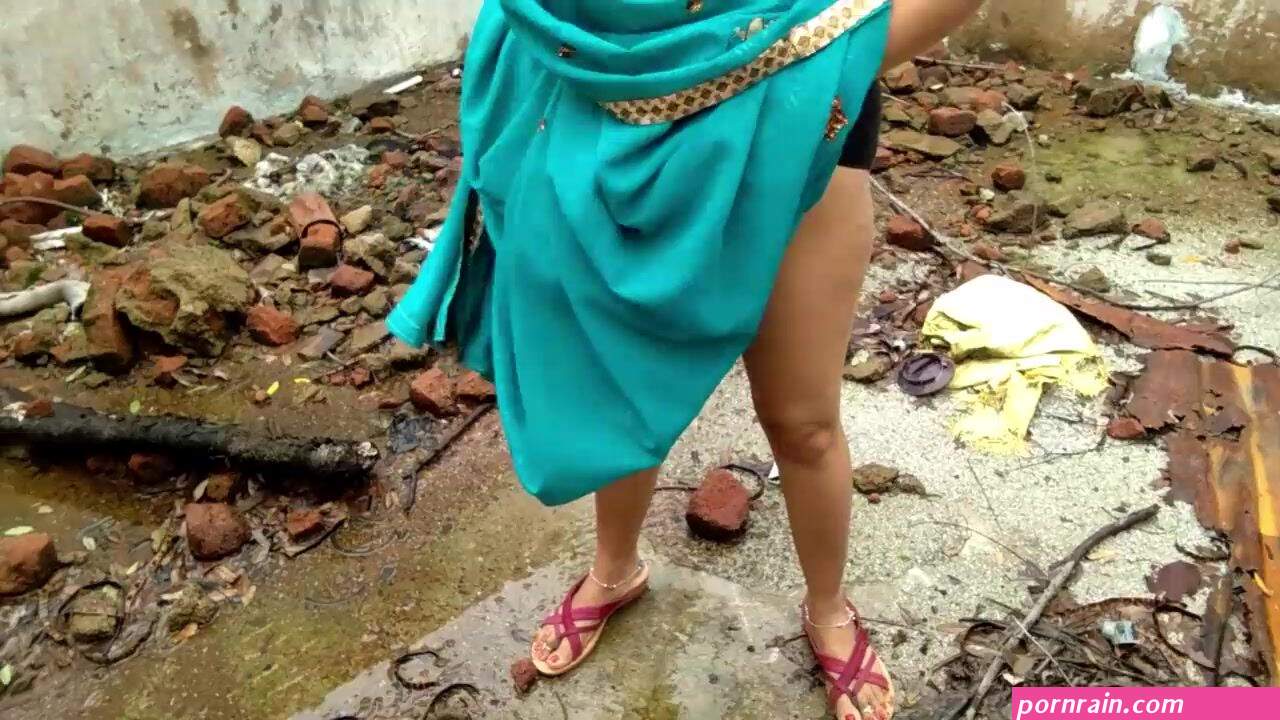 Desi Indian Aunt Outdoor Public Pissing Video Compilation watch online