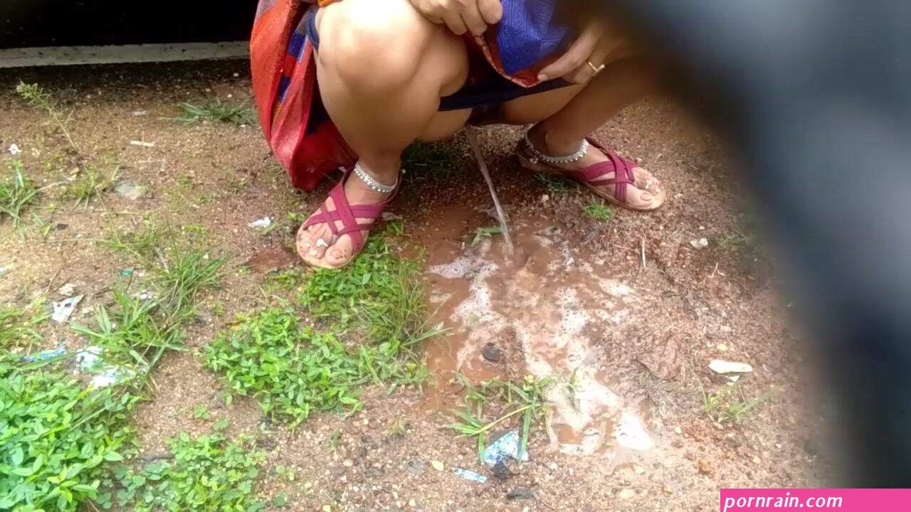 Desi Indian Aunt Outdoor Public Pissing Video Compilation watch online