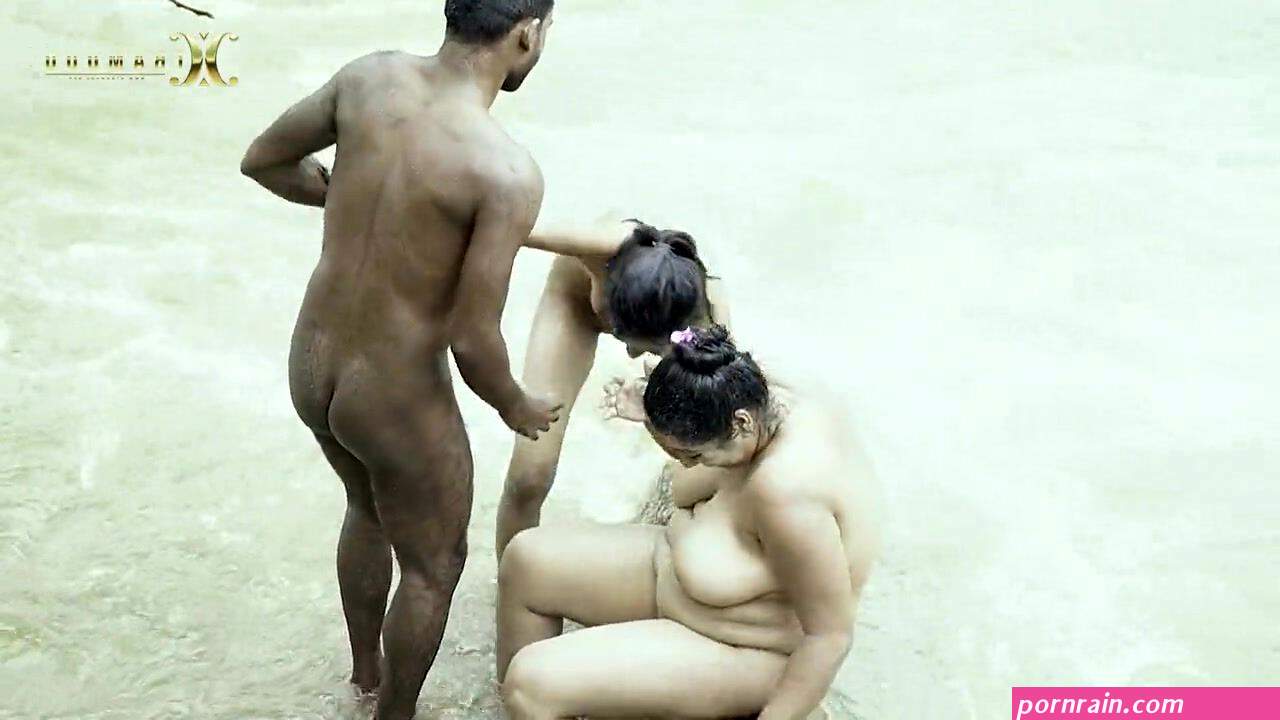DESI GIRL SEX IN RIVER FULL OUTDOOR THREESOME watch online