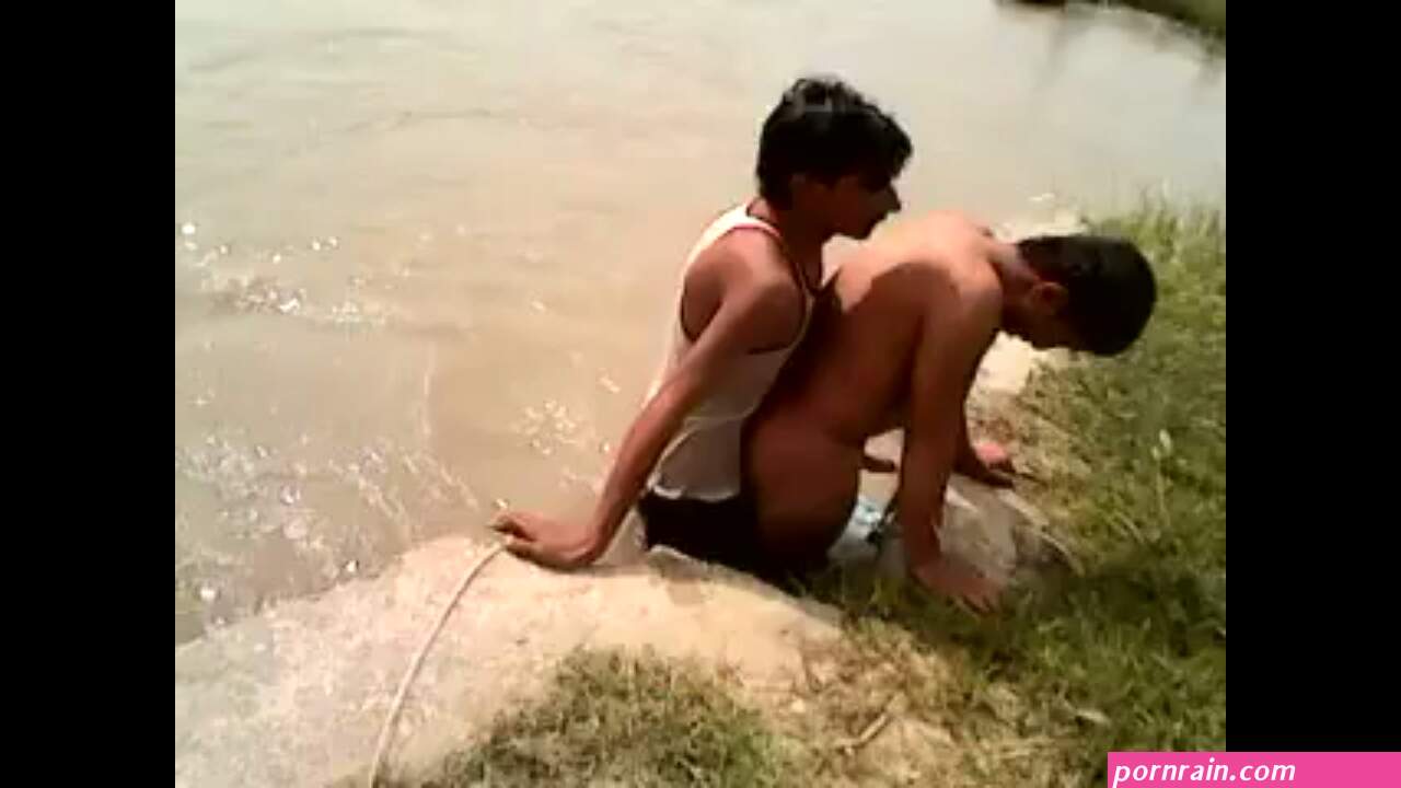 Desi gay sex video of a riverside fucking