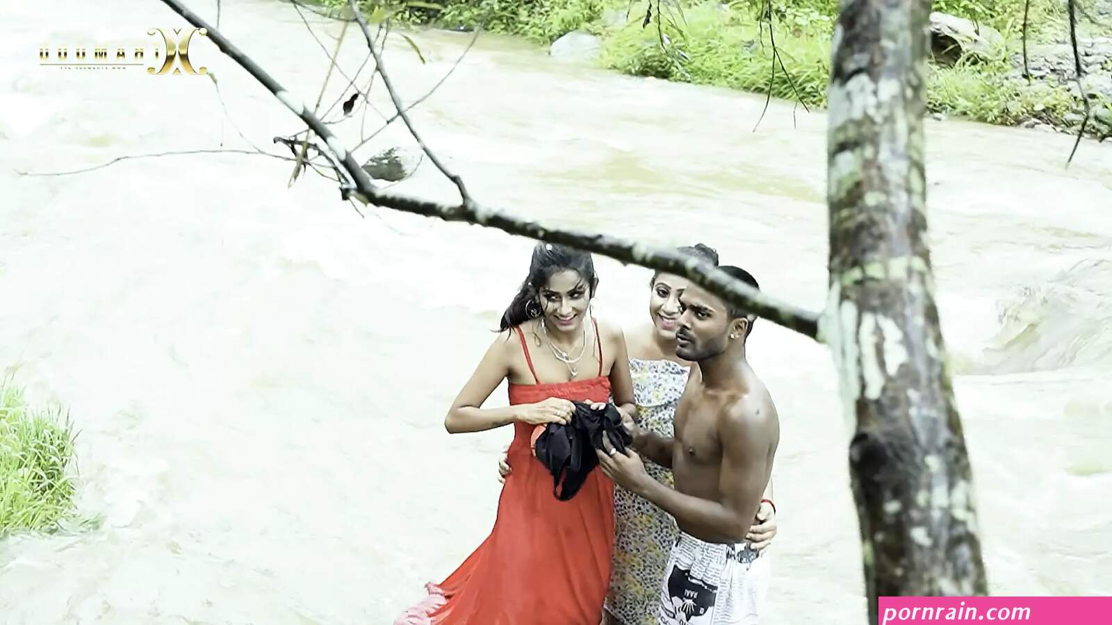 DESI GIRL SEX IN RIVER FULL OUTDOOR THREESOME watch online