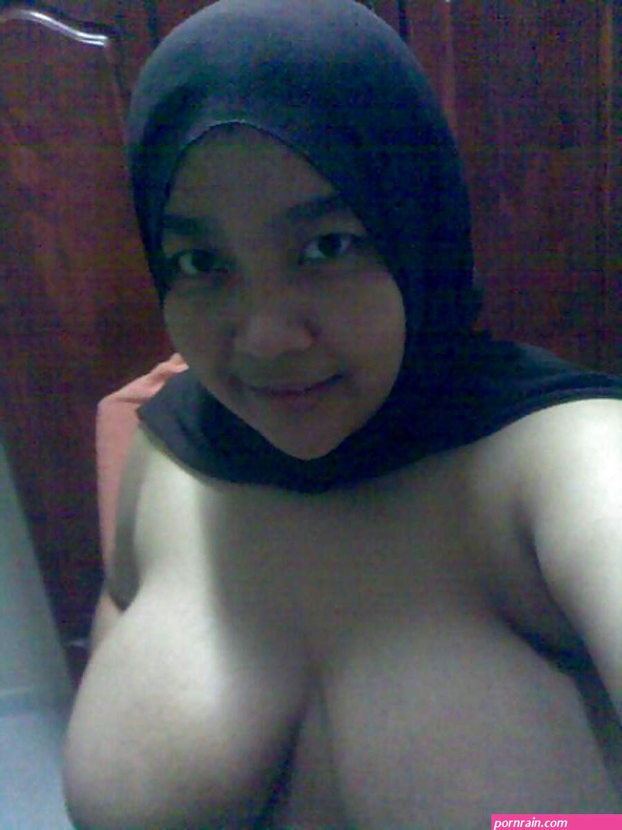 Jilbab telanjang