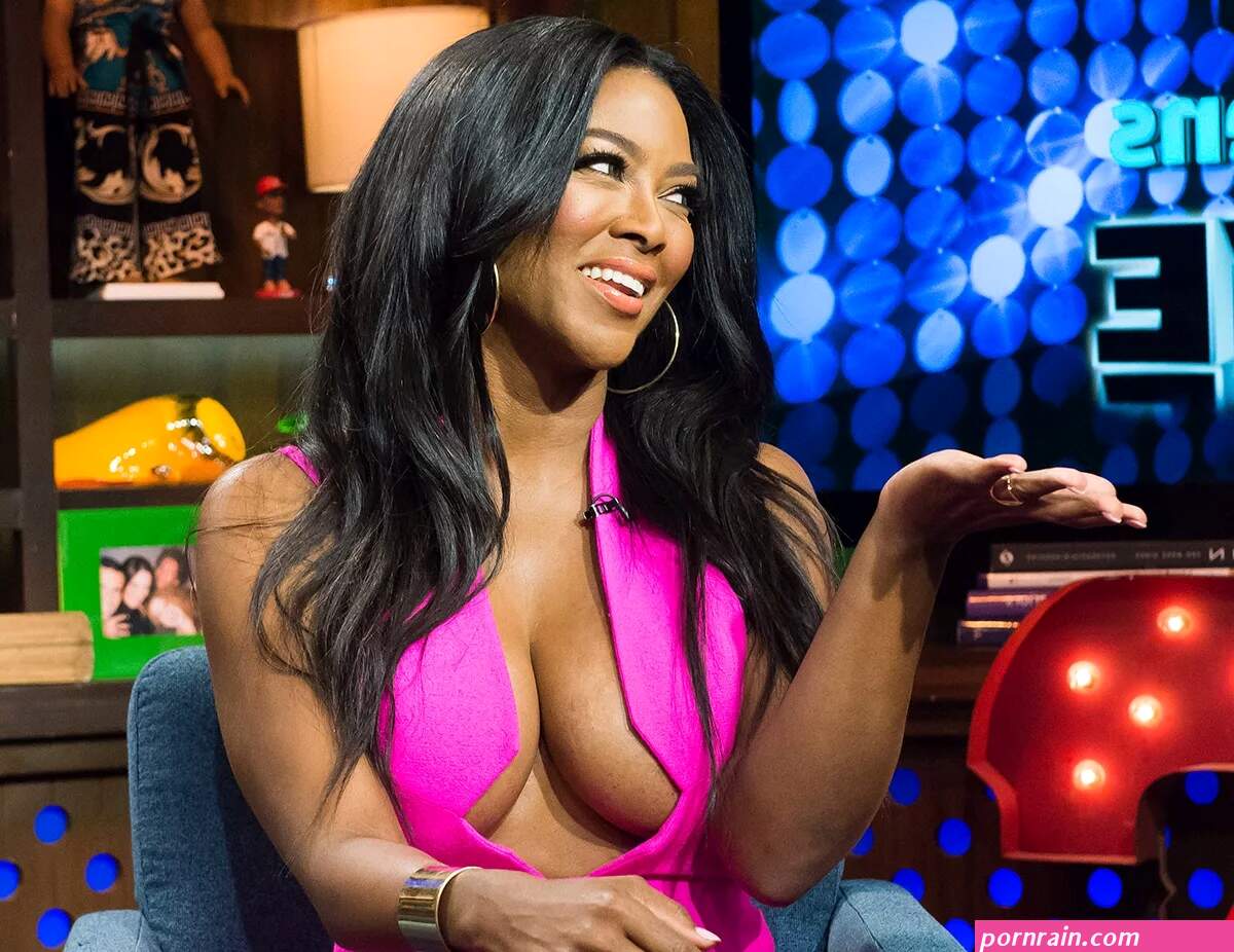 Kenya Moore NUDE: Sexy Former Miss USA Takes It ALL Off! 34 Pics