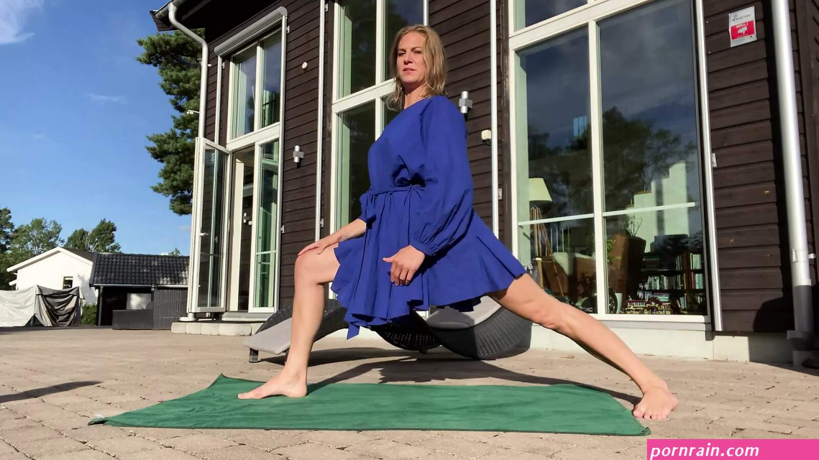 Marling yoga pussy