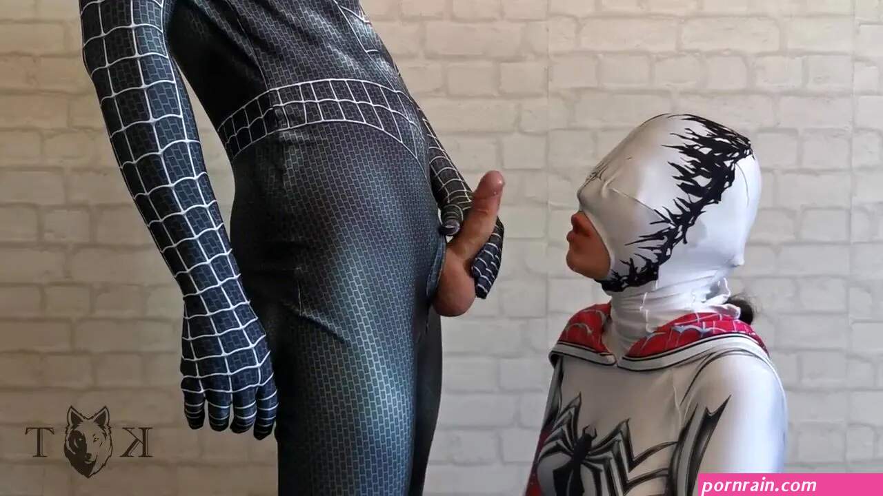 Gwen stacy venom throat fucked cosplay gagging spitting
