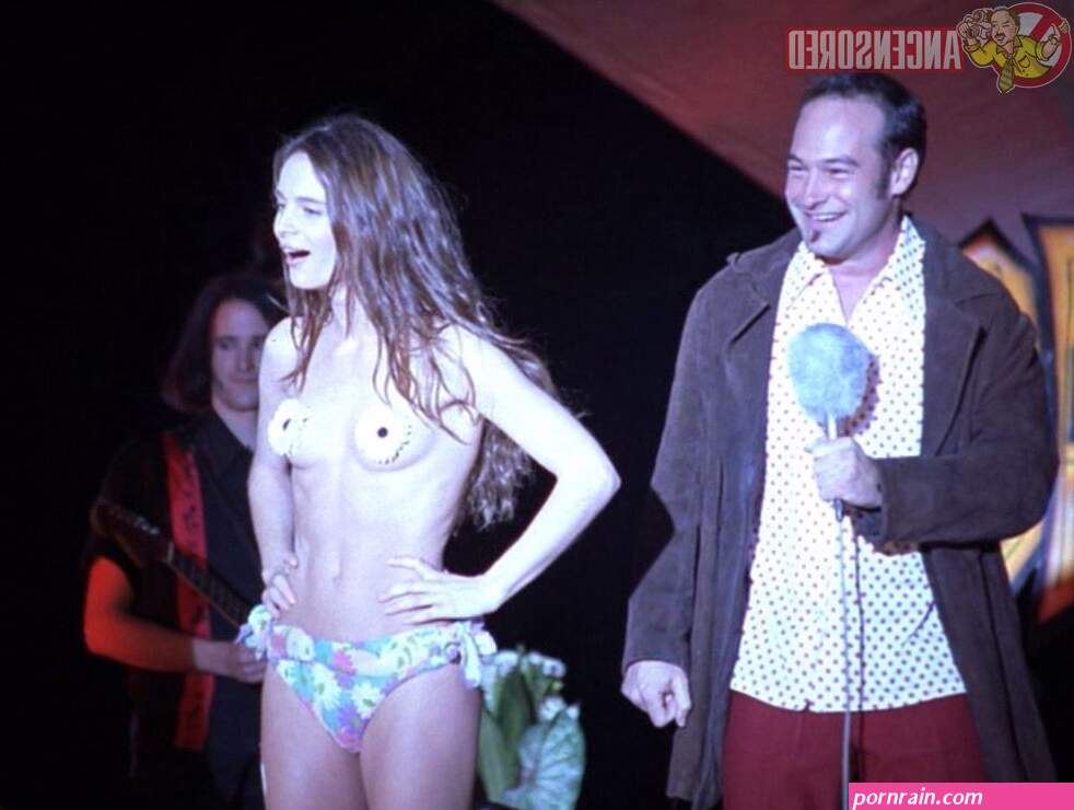 Naked Gabrielle Anwar in Boardheads ANCENSORED