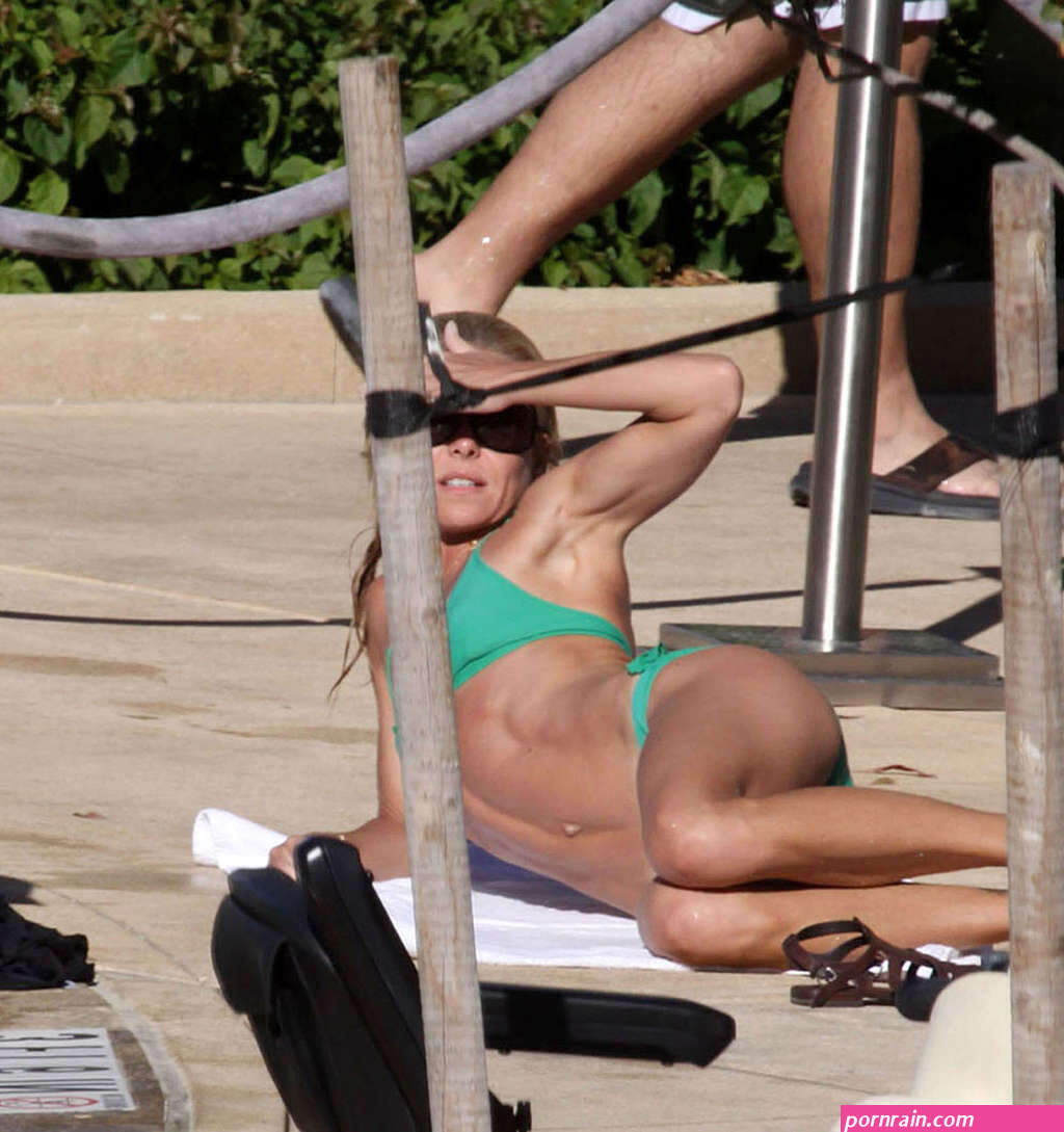 Kelly Ripa showing nice nipples and sexy body in bikini on beach Porn Pictures XXX Photos Sex Images 3245158