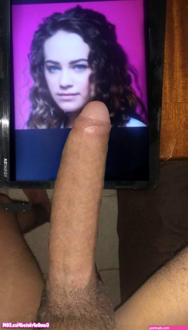 Mary Mouser : Celebrity Porn Nude Fakes