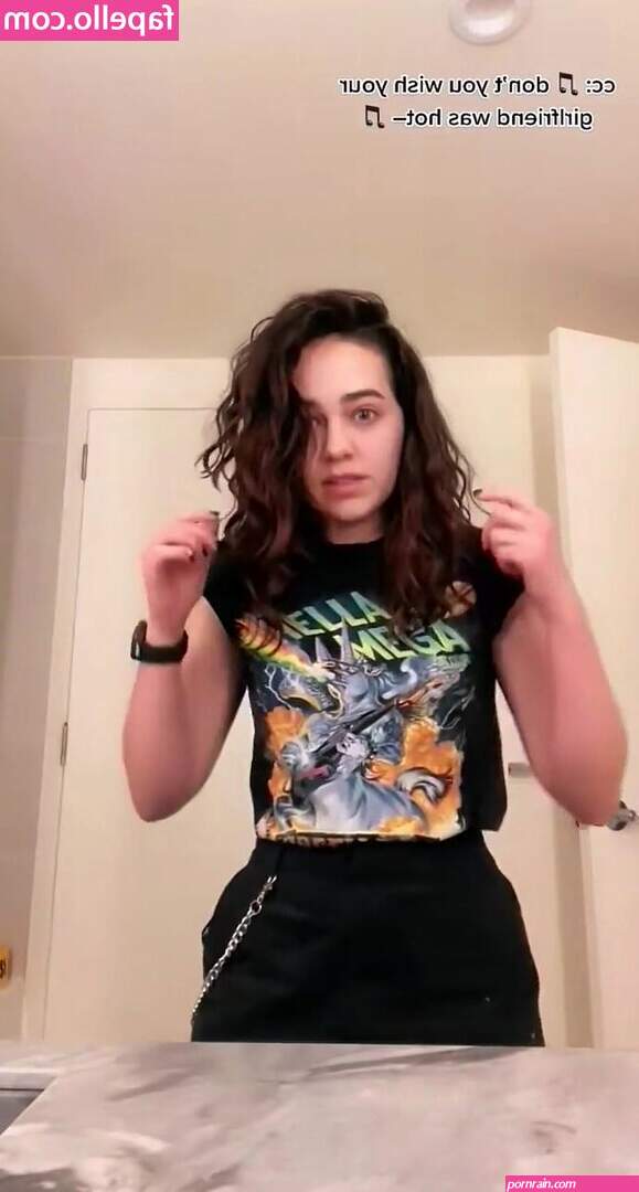Mary Mouser Nude Leaks