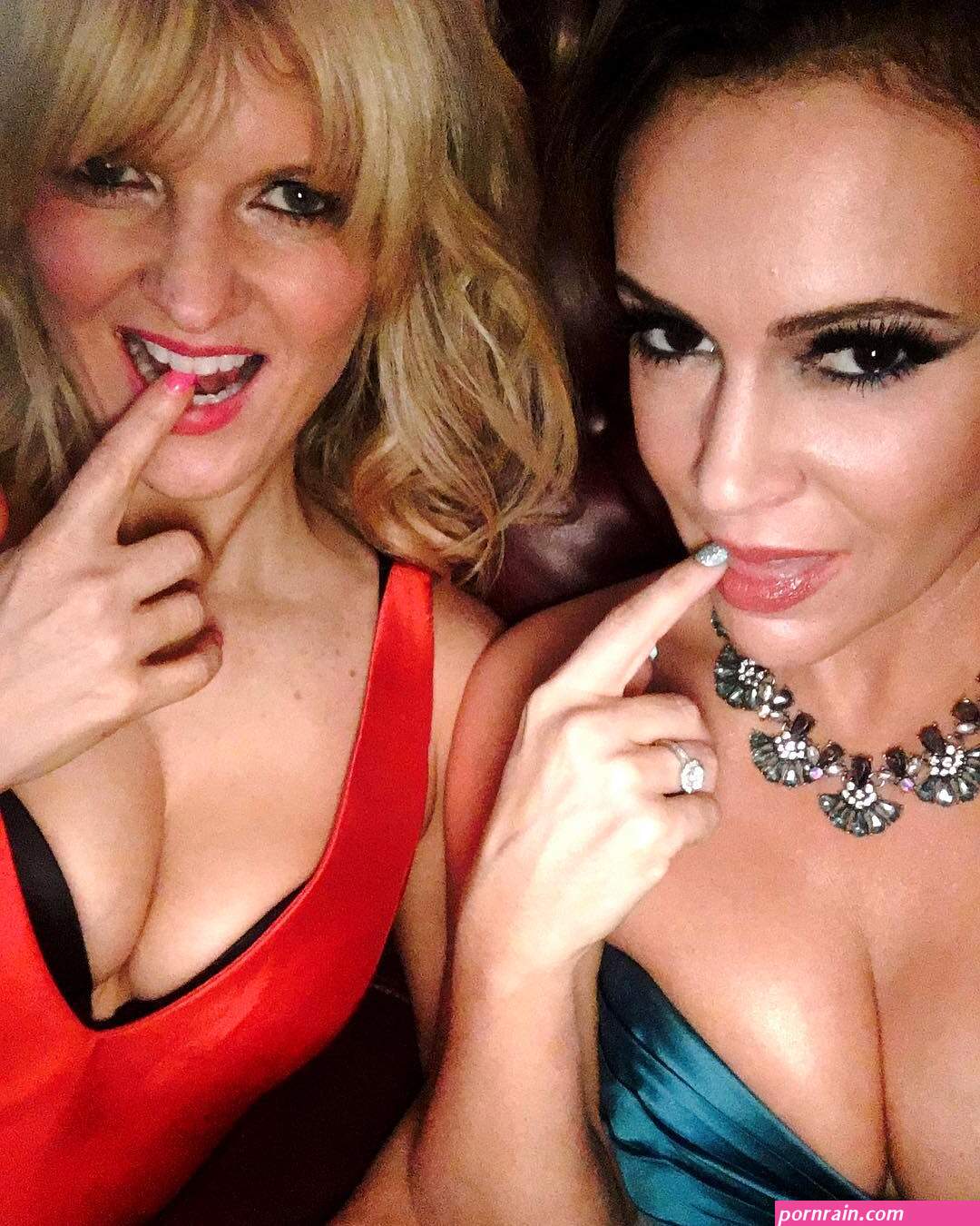 Alyssa Milano And Arden Myrin Are SBFFs