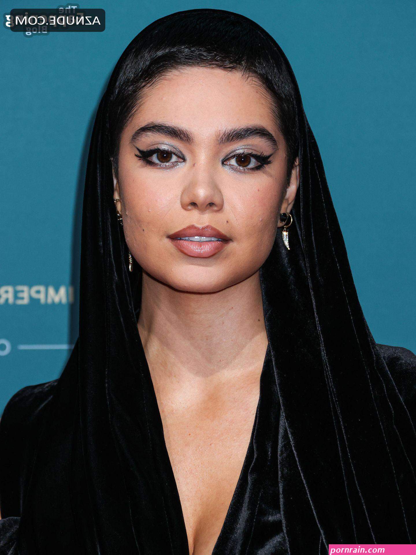 AULII CRAVALHO Nude