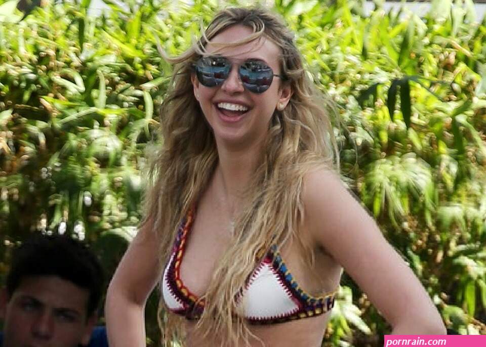 Naked Corinne Olympios in Bachelor In Paradise ANCENSORED