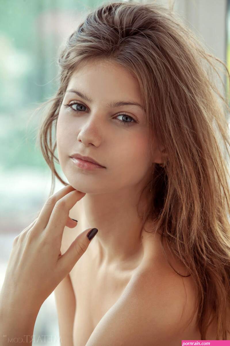 Emma Sweet Naked Cutie